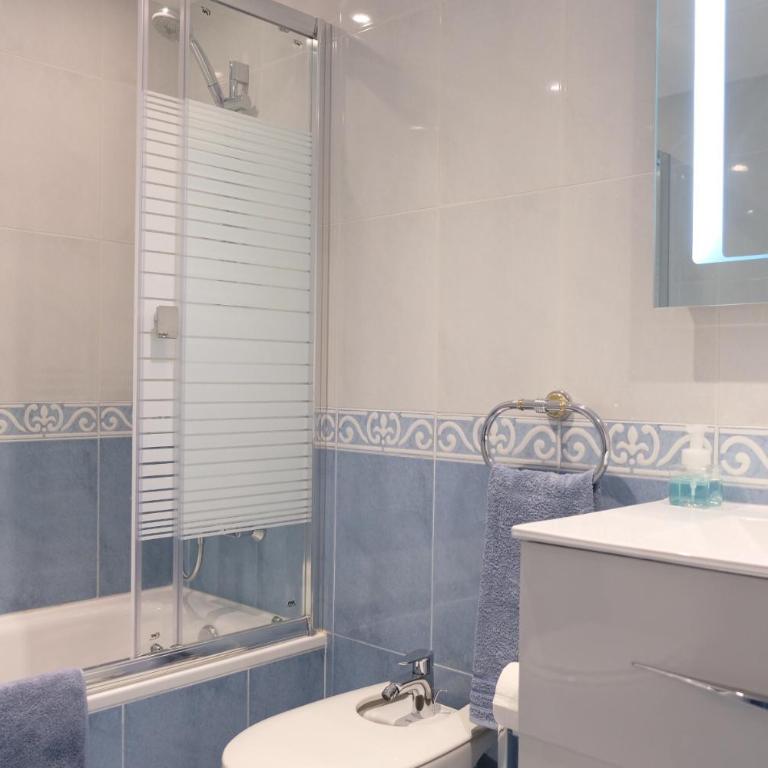 luxury modern apartment with terrace, pool and garage! - Apartamento de 2 dormitorios - 18