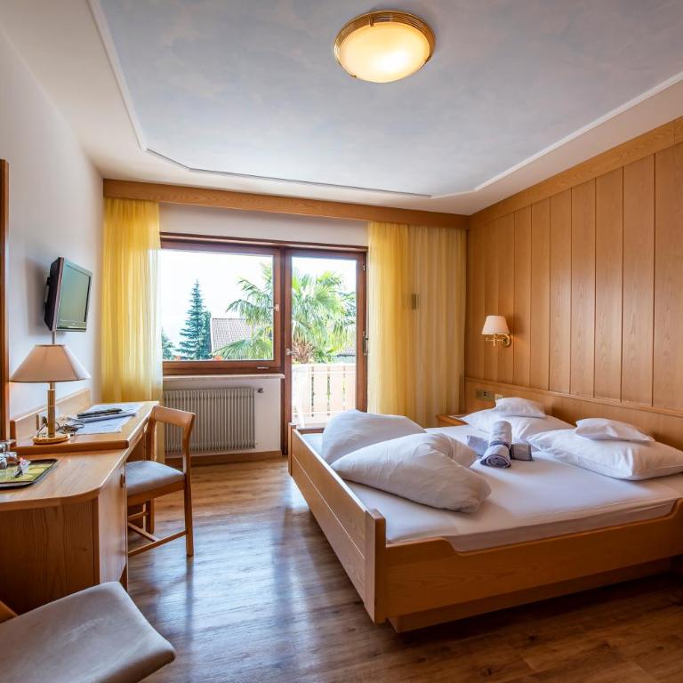 Glanzhof Hotel & Apartments - Doppelzimmer mit Balkon - 5