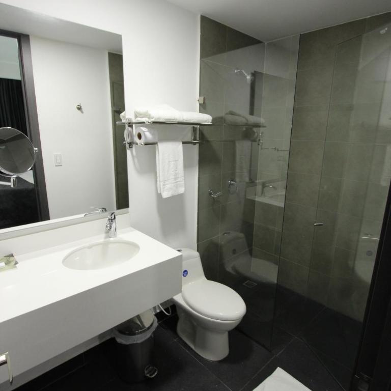 Hotel San Fernando Real - Habitación Doble Deluxe - 2 camas dobles - 3