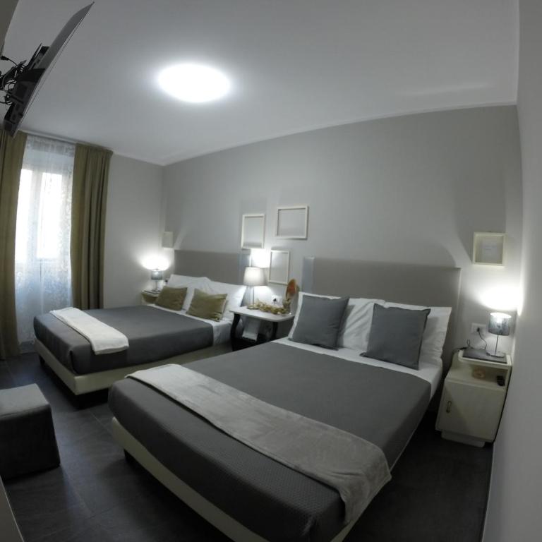 Musica Guest House - Standard Queen Room with Two Queen Beds - 4