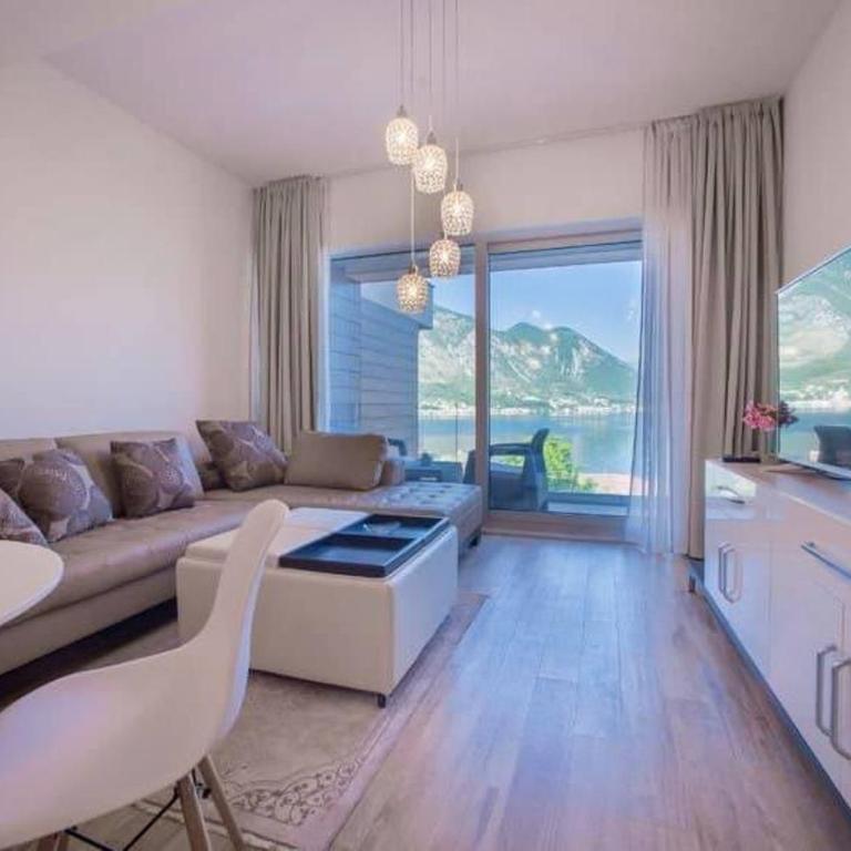 LaNi Lux View with Swimming Pool - One-Bedroom Apartment - 1