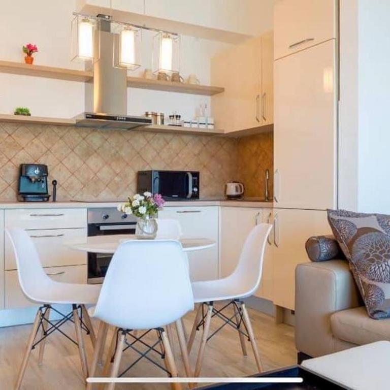LaNi Lux View with Swimming Pool - One-Bedroom Apartment - 10