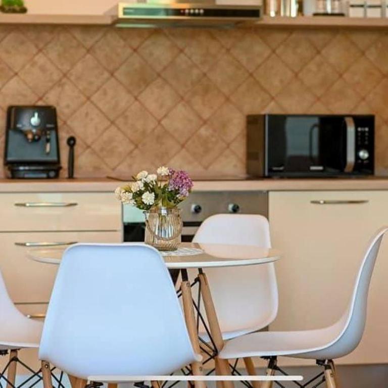 LaNi Lux View with Swimming Pool - One-Bedroom Apartment - 11