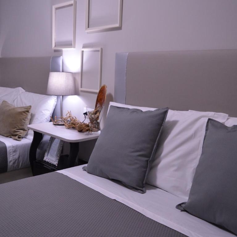 Musica Guest House - Standard Queen Room with Two Queen Beds - 5