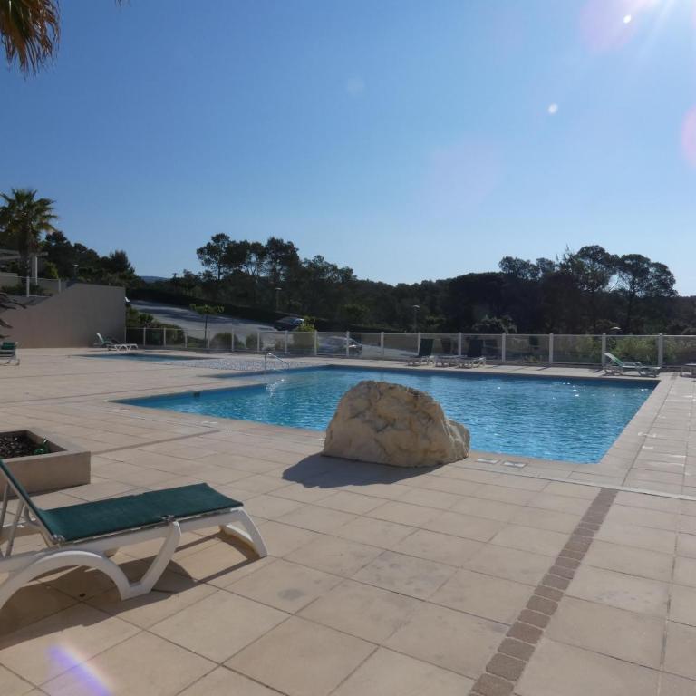 Résidence Les Pins Parasols de la Roque - Appartement 2 Chambres - Côté Piscine - 40