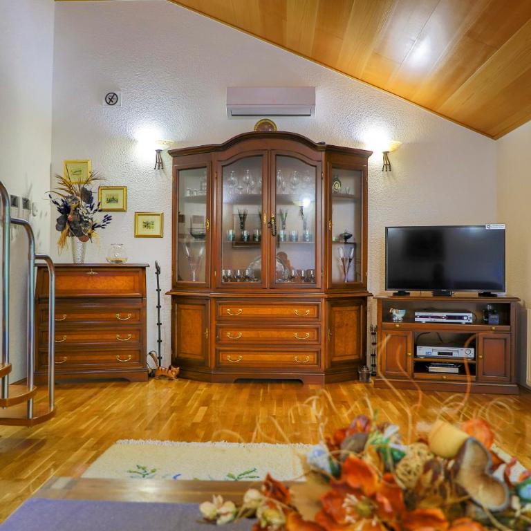 Holiday Home Villa Sara - Three-Bedroom Villa - 94