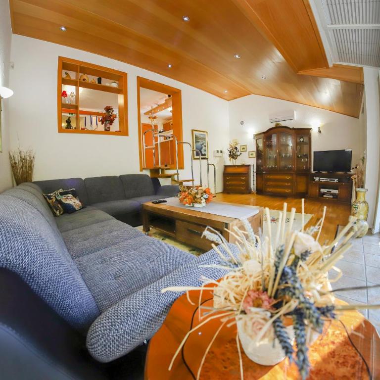 Holiday Home Villa Sara - Three-Bedroom Villa - 3