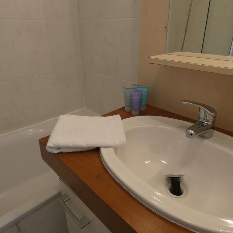 Résidence Les Pins Parasols de la Roque - Appartement 2 Chambres - Côté Piscine - 7