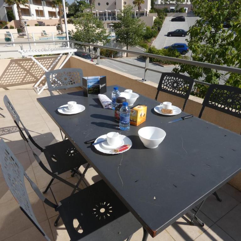 Résidence Les Pins Parasols de la Roque - Appartement 2 Chambres - Côté Piscine - 26