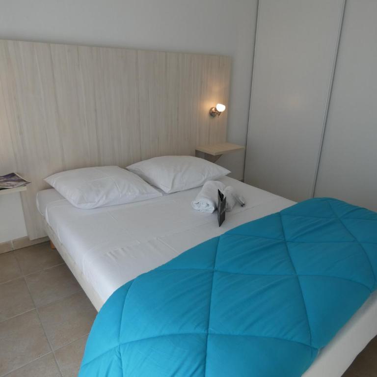Résidence Les Pins Parasols de la Roque - Appartement 2 Chambres - Côté Piscine - 32