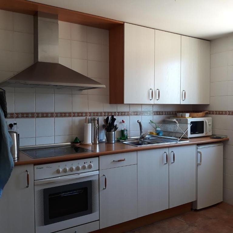 SEMON HOUSE - Three-Bedroom House - 7