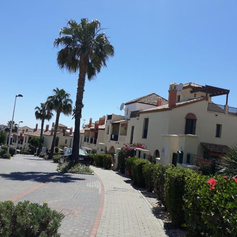 SEMON HOUSE - Three-Bedroom House - 2