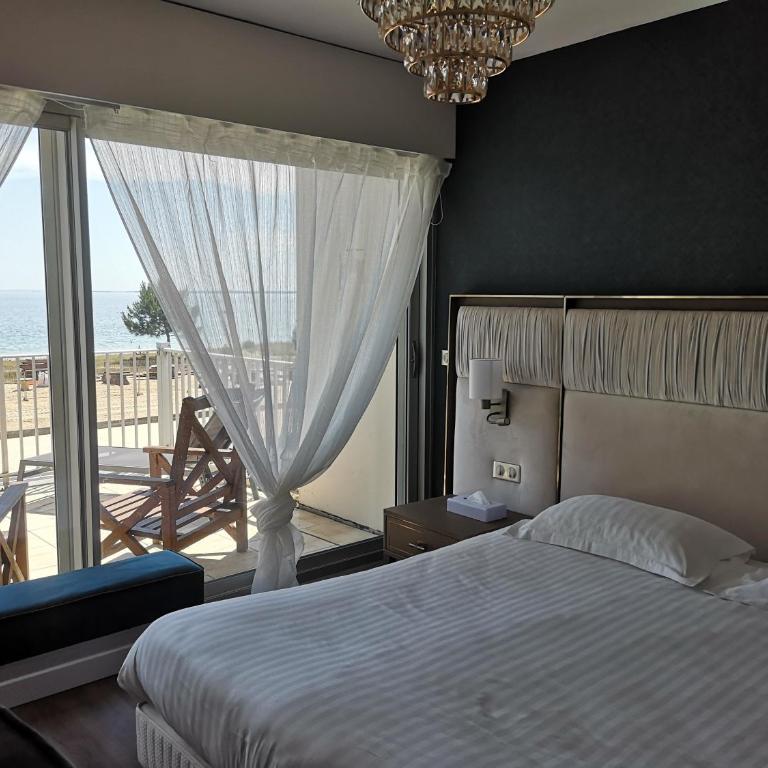 Le Diana Hôtel & Spa - Chambre Double Prestige avec Terrasse - Vue Panoramique sur Mer - 4