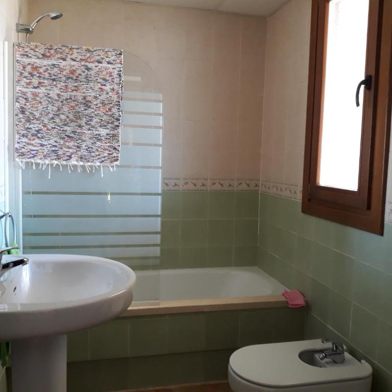 SEMON HOUSE - Three-Bedroom House - 21