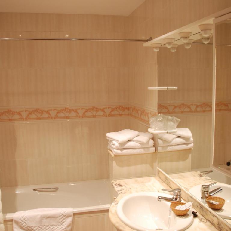 Pensió Viladomat - Habitación Doble con baño privado - 1 o 2 camas - 13