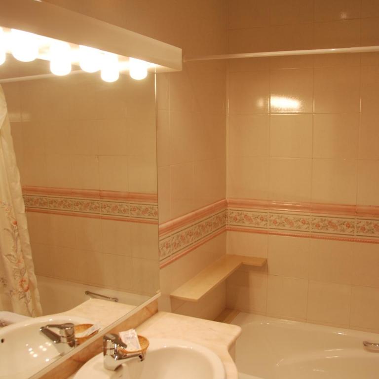 Pensió Viladomat - Habitación Doble con baño privado - 1 o 2 camas - 14