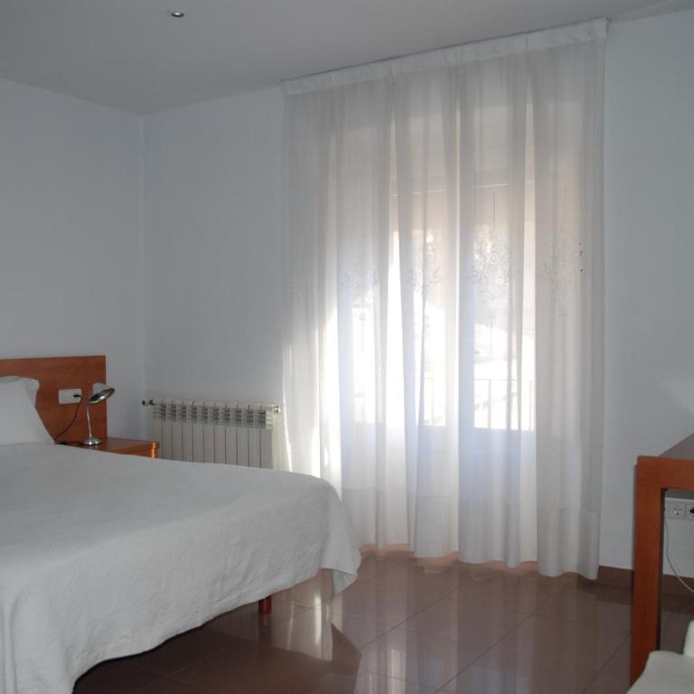 Pensió Viladomat - Habitación Doble con baño privado - 1 o 2 camas - 7