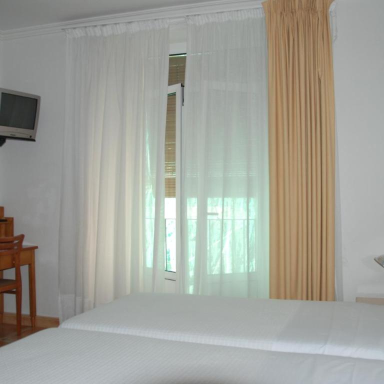 Pensió Viladomat - Habitación Doble con baño privado - 1 o 2 camas - 10