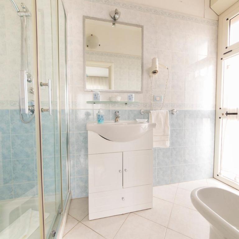 Lewis Rooms Poetto Beach - Standard Double or Twin Room - 3