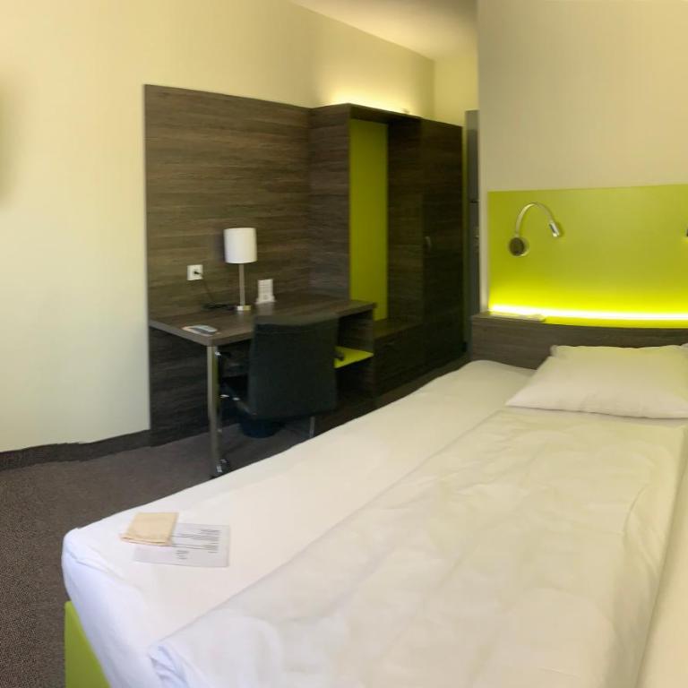 Behringers City Hotel Nürnberg - Standard Doppelzimmer mit französischem Bett - 6