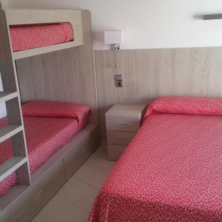 Hotel Can Català - Habitación Familiar (2 adultos y 2 niños) - 4