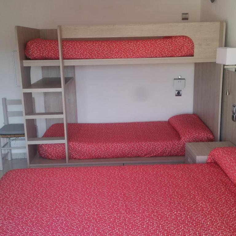 Hotel Can Català - Habitación Familiar (2 adultos y 2 niños) - 3