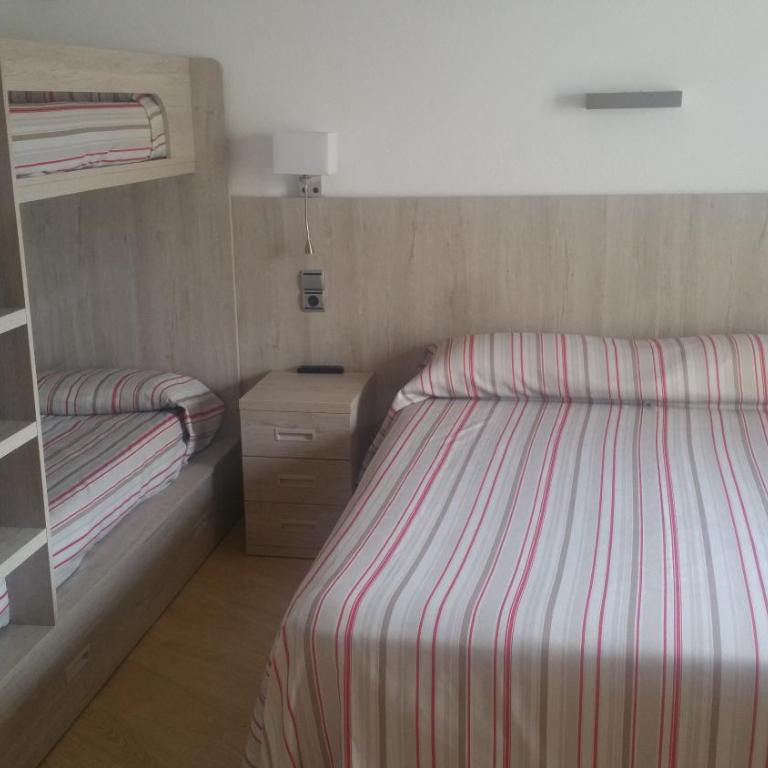 Hotel Can Català - Habitación Familiar (2 adultos y 2 niños) - 2