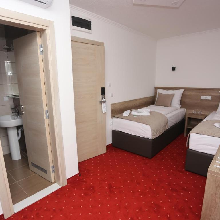 Hotel Nacional Free Parking - Deluks Dvokrevetna Soba sa Zasebnim Krevetima - 15