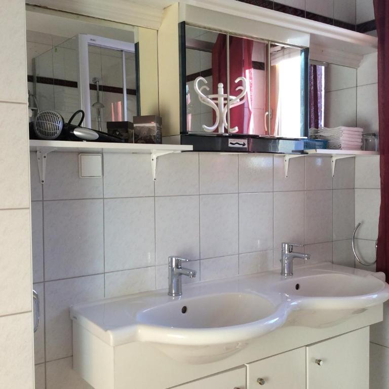 Alpbach Apartments - Rose - Two-Bedroom Apartment - 16