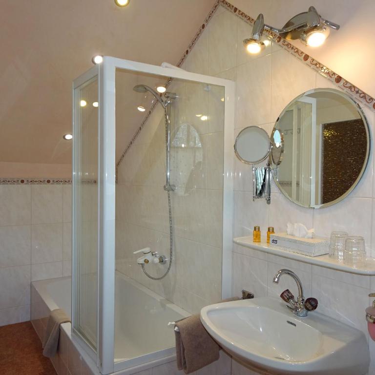 Staudacher Hof-Das Romantische Haus - Familienapartment mit Balkon - 1