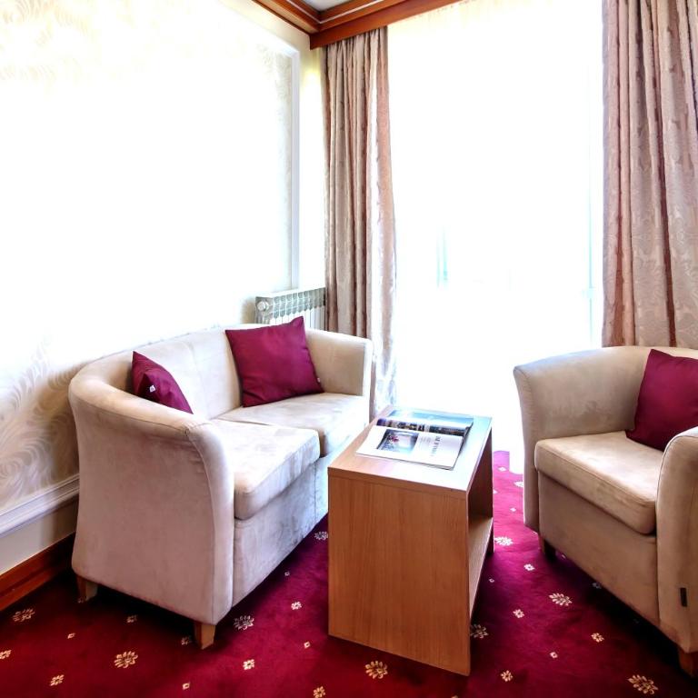 Hotel Cezar Banja Luka - Superior Dvokrevetna Soba sa Bračnim Krevetom - 7