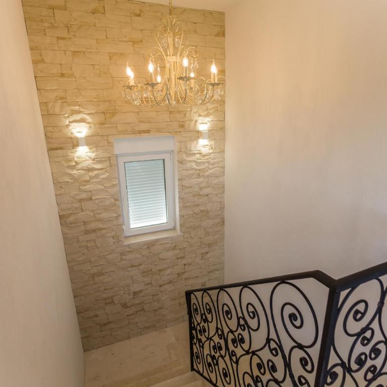 Villa Mina - Three-Bedroom Villa - 14