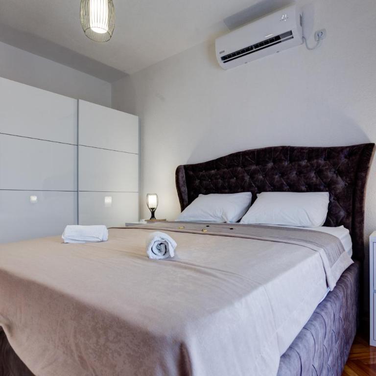 Villa Mina - Three-Bedroom Villa - 12