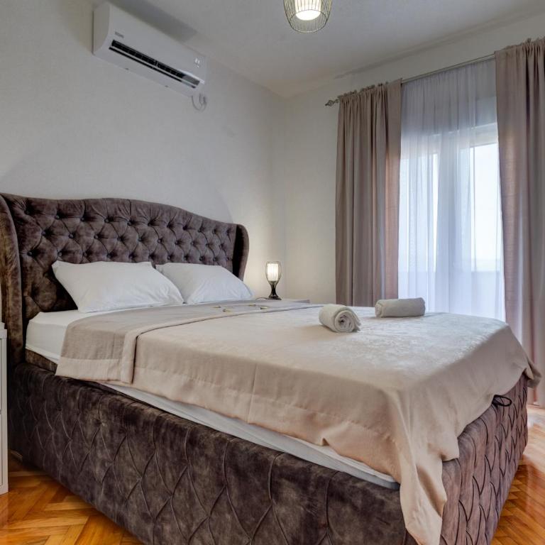Villa Mina - Three-Bedroom Villa - 11
