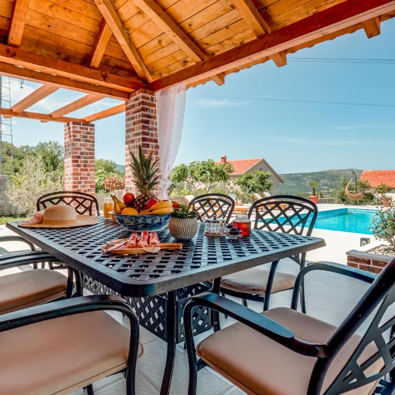 Villa Mina - Three-Bedroom Villa - 2