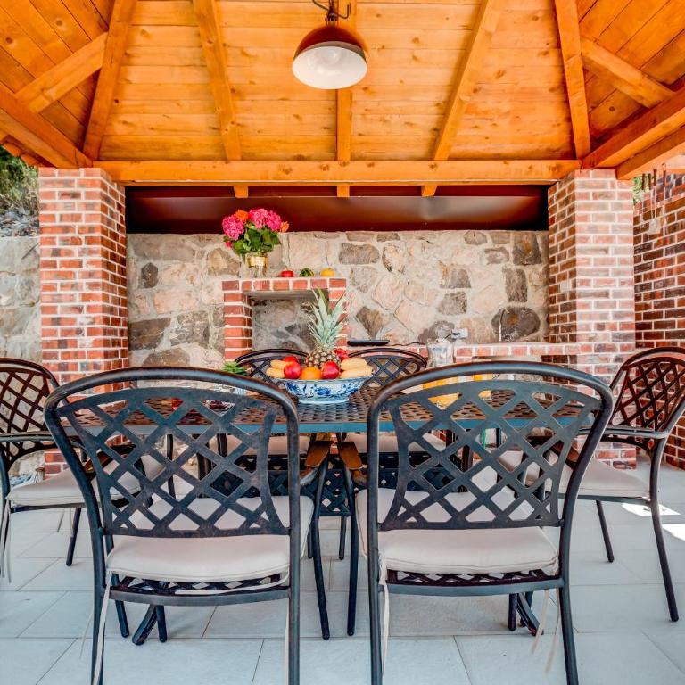 Villa Mina - Three-Bedroom Villa - 3