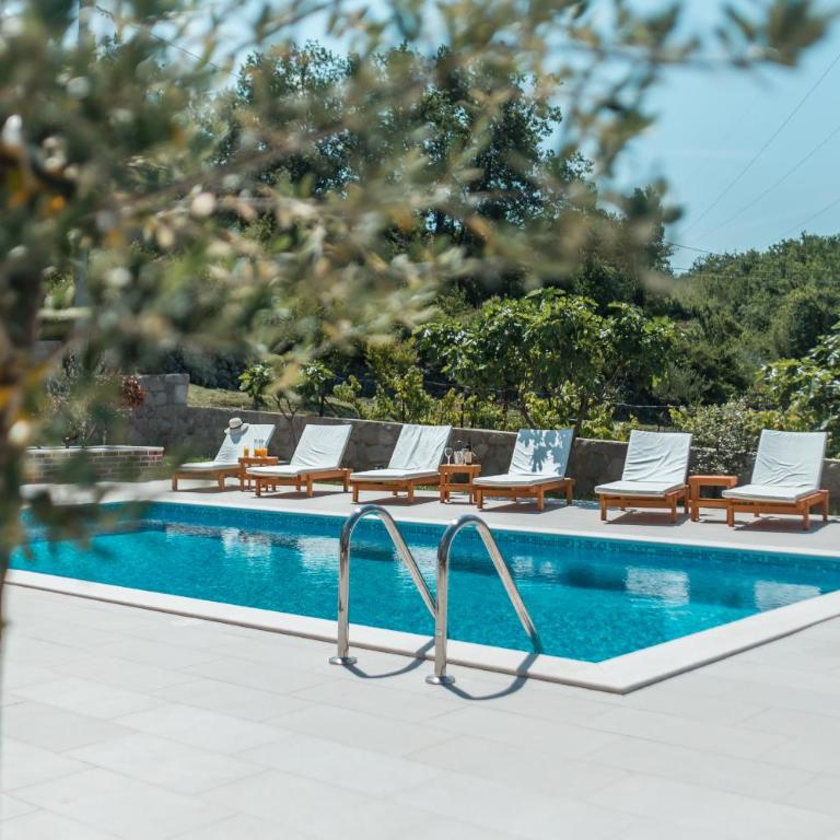 Villa Mina - Three-Bedroom Villa - 8