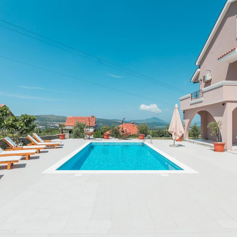 Villa Mina - Three-Bedroom Villa - 26