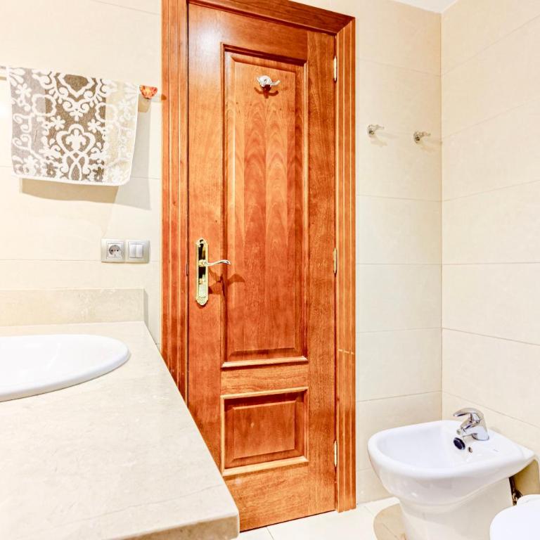 Spacious Apartment with Garden & Terrace - Apartment - Ground Floor - 32