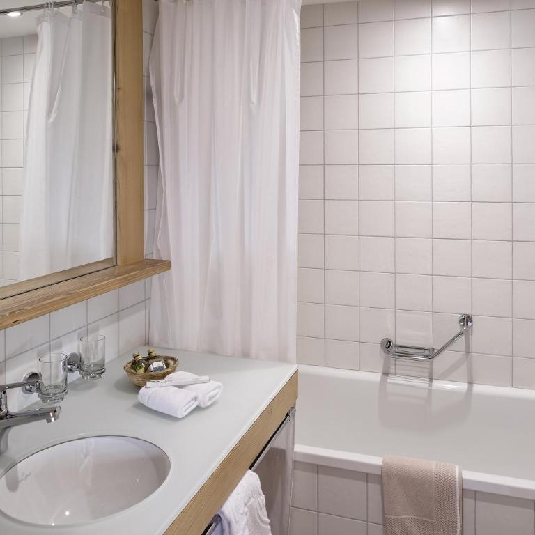 Hotel Alpenrose Wengen - a family affair since 1881 - Superior Doppelzimmer mit Balkon und Bergblick - 6
