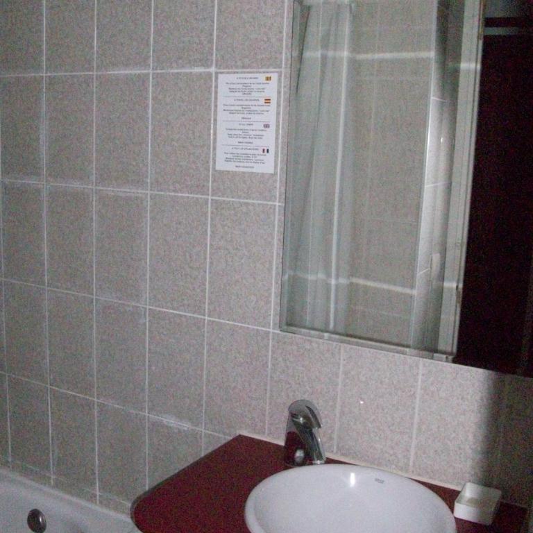 Pensió Viladomat - Habitación Doble con baño compartido - 1 o 2 camas - 4