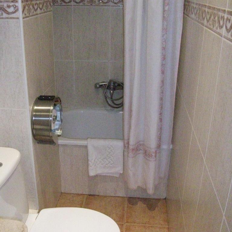 Pensió Viladomat - Habitación Doble con baño compartido - 1 o 2 camas - 8