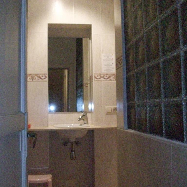 Pensió Viladomat - Habitación Doble con baño compartido - 1 o 2 camas - 9