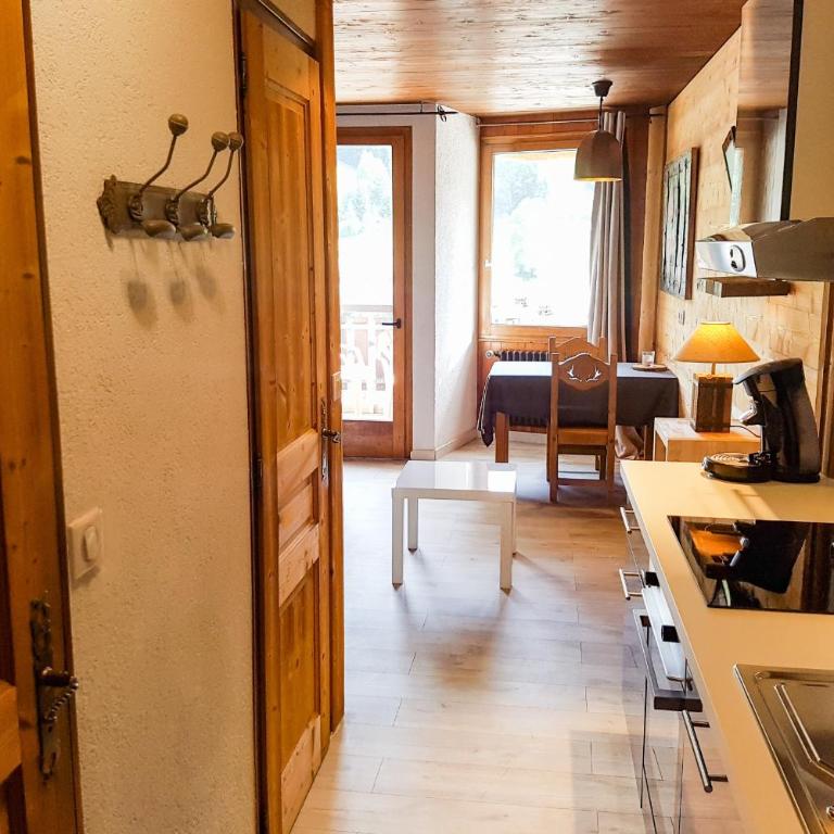 Studio Panorama - Vue montagne et village, Centre la Clusaz - AravisTour - Studio - 8