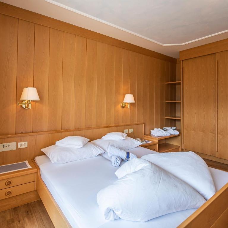 Glanzhof Hotel & Apartments - Doppelzimmer mit Balkon - 4