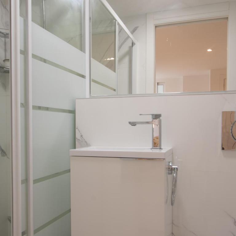 Stylish *NEW* Apartment in Alicante w/ 4 bedrooms - Apartment - 20