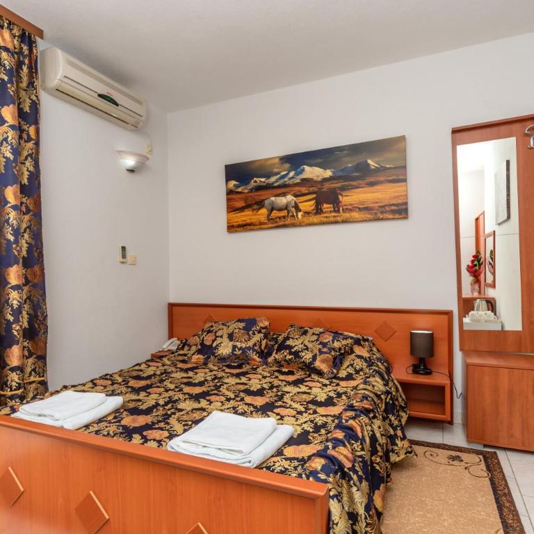 " Villa Kruna Lux " - Trokrevetna Soba s Terasom i Pogledom na More - 5