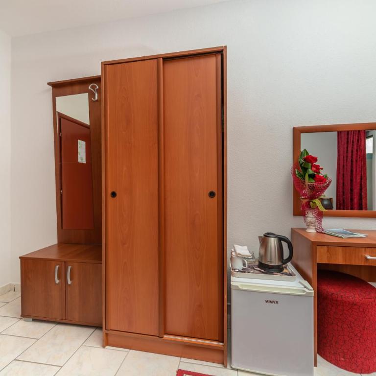 " Villa Kruna Lux " - Dvokrevetna Soba sa Bračnim Krevetom/Zasebnim Krevetima i Terasom - 9
