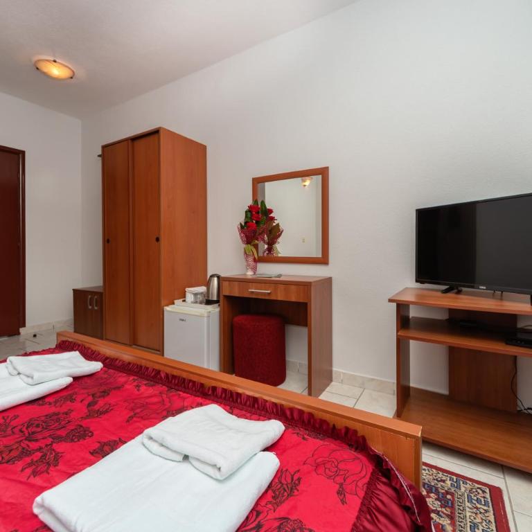 " Villa Kruna Lux " - Dvokrevetna soba sa Bračnim Krevetom, Terasom i Pogledom na More - 19