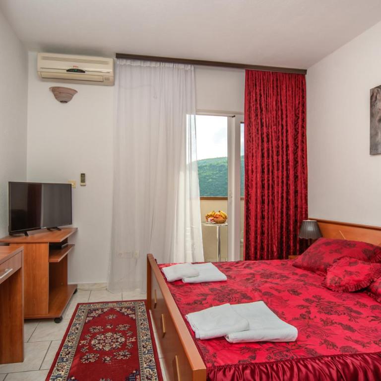 " Villa Kruna Lux " - Dvokrevetna soba sa Bračnim Krevetom, Terasom i Pogledom na More - 6
